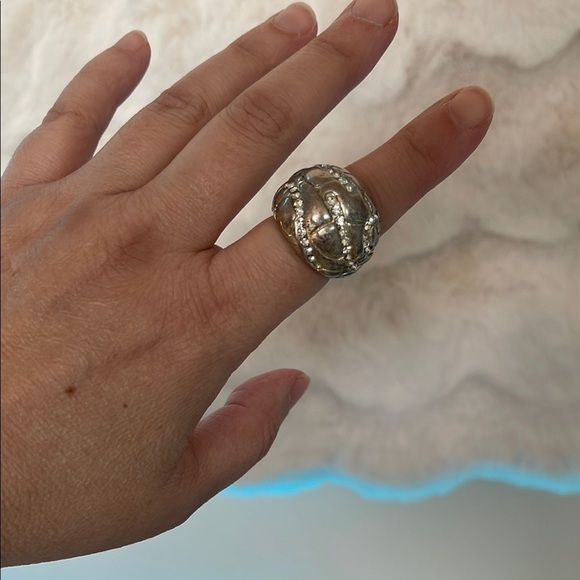 Silver plated  Statement Ring it’s vintage and possibly brass on the inner metal - Picture 1 of 4